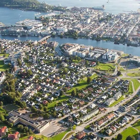 Apartment Stayplus 3br City With Garden Kristiansand